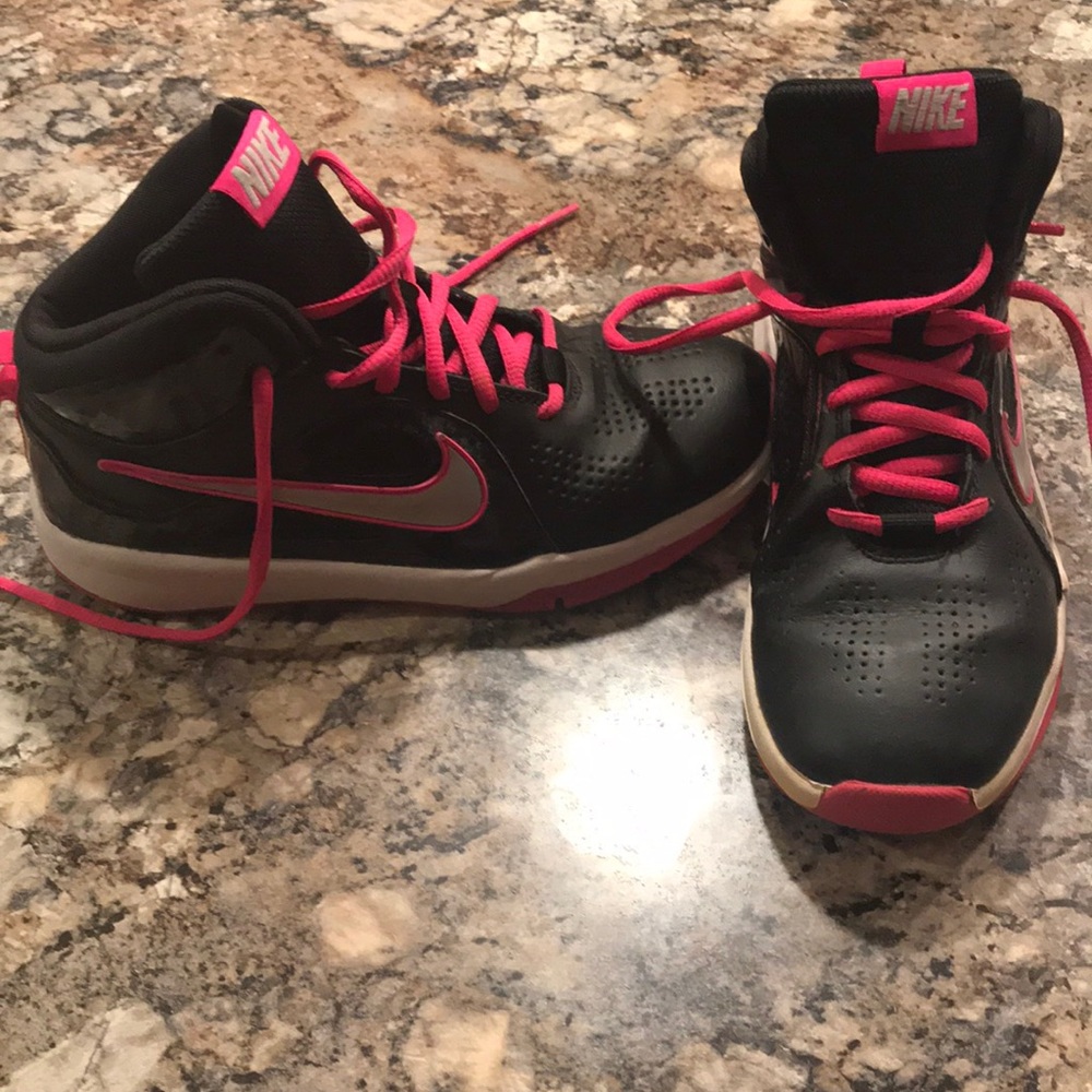 Nike youth girl shoe